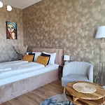 Modern With Swimming Pool In Hanza Tower By Renters Apartament *