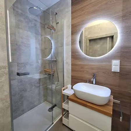 Modern With Swimming Pool In Hanza Tower By Renters Apartamento