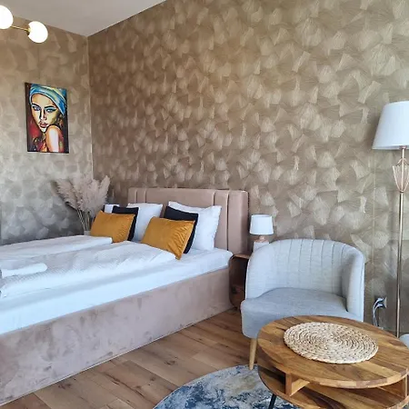 Modern With Swimming Pool In Hanza Tower By Renters Apartamento *