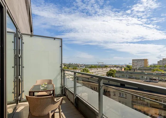 Apartament Modern With Swimming Pool In Hanza Tower By Renters *