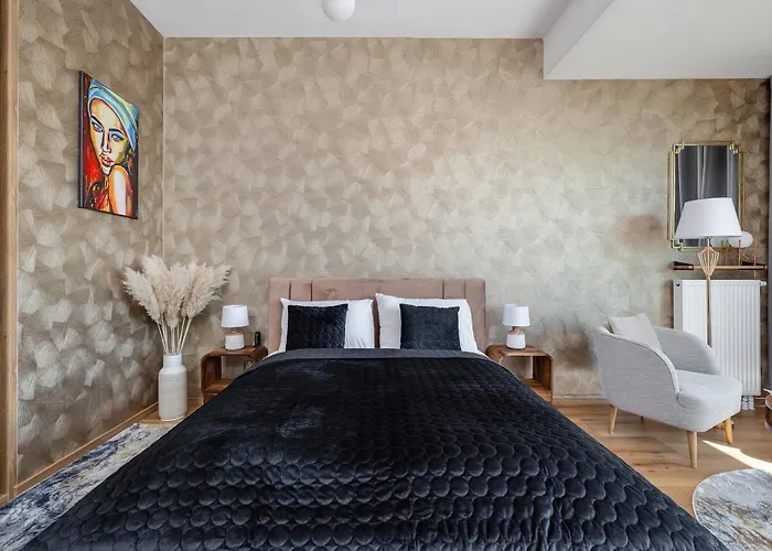 Modern With Swimming Pool In Hanza Tower By Renters שצ'צ'ין